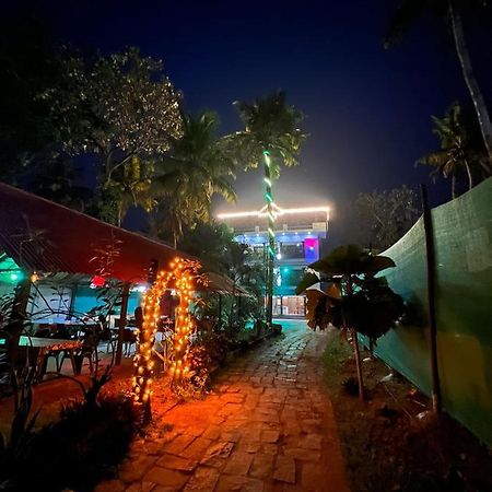 Mohans Ayurvedic Beach Resort Варкала Екстериор снимка