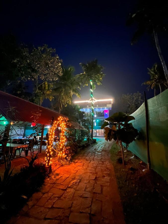 Mohans Ayurvedic Beach Resort Варкала Екстериор снимка